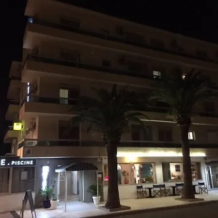 ホテル Le Galion Et Restaurant - Logis 3*
