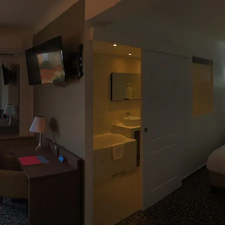 Le Galion Et Restaurant - Logis Hotel