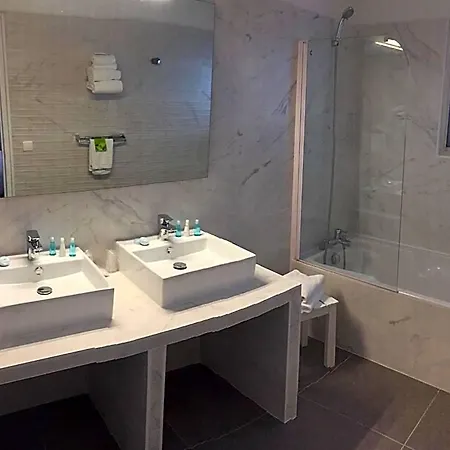 Le Galion Et Restaurant - Logis Hotel
